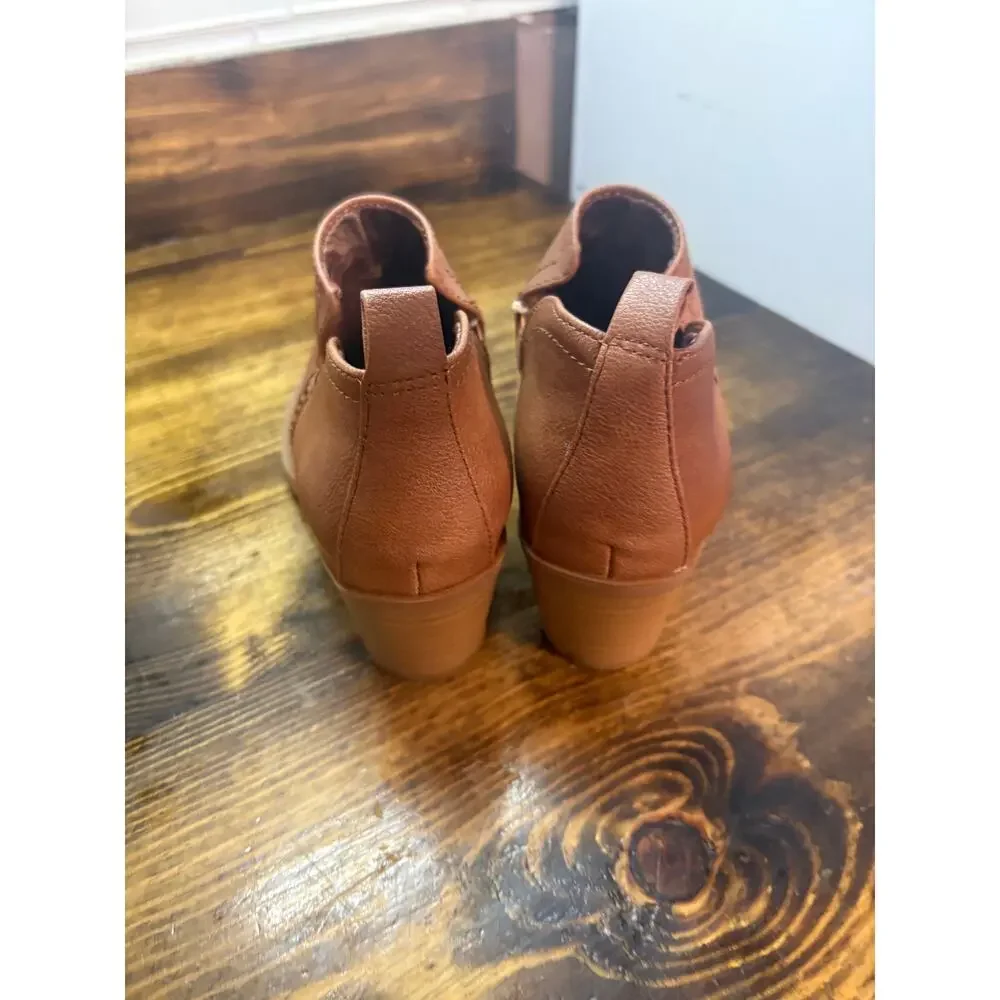 Baretraps brown heeled ankle boots size 6.5